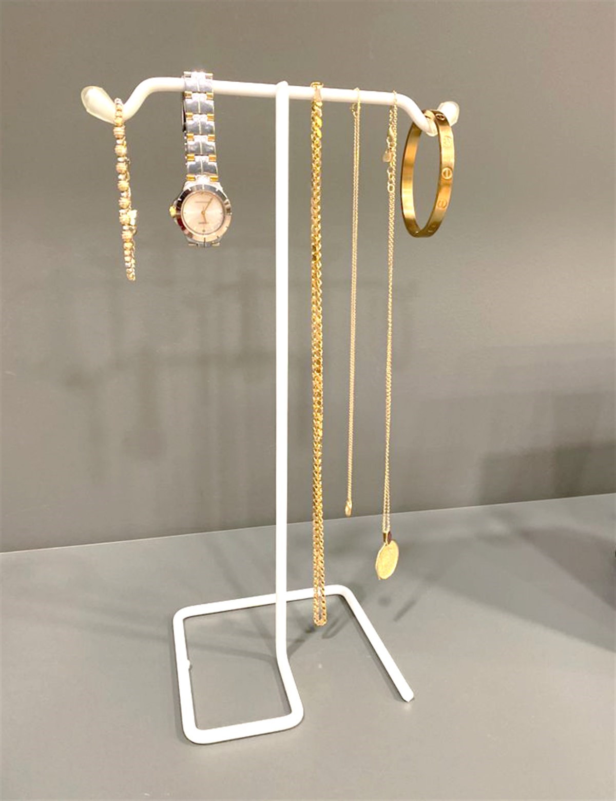 Takı ve Aksesuar Standı Köşeli Beyaz resmi
